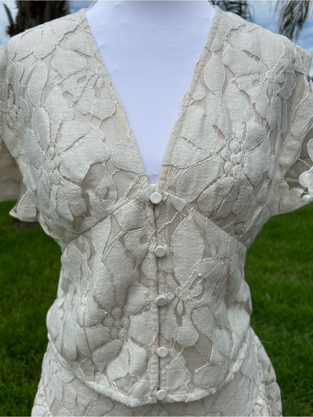 NWT🌷EXPRESS Lace Floral V-Neck Flutter Sleeve Top & Mini Skirt - Picture 7 of 15